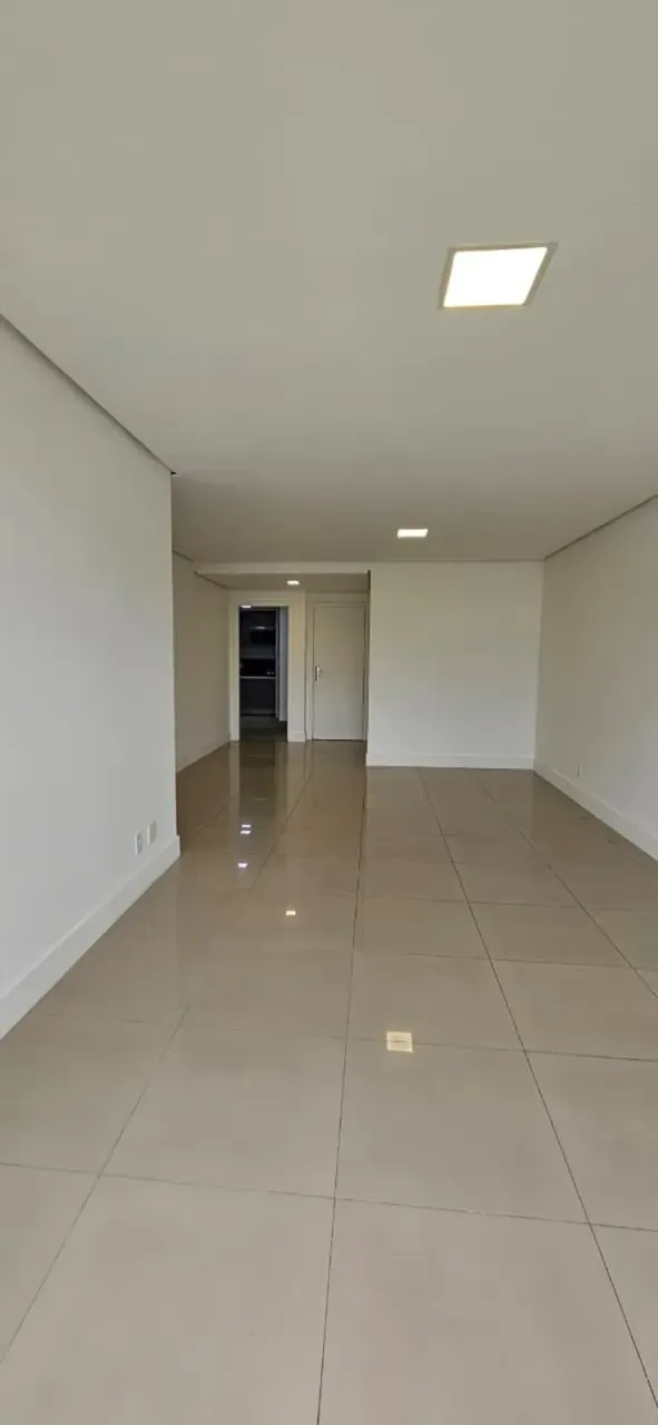 Apartamento con 4 dormitorios y balcón bien cuidado — photo 4