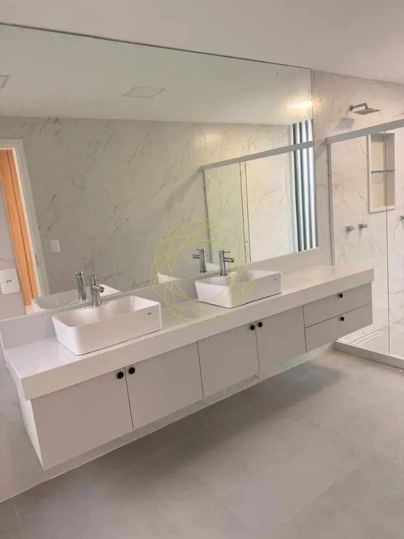 Casa com 4 quartos e 5 banheiros, 280 m² — photo 23