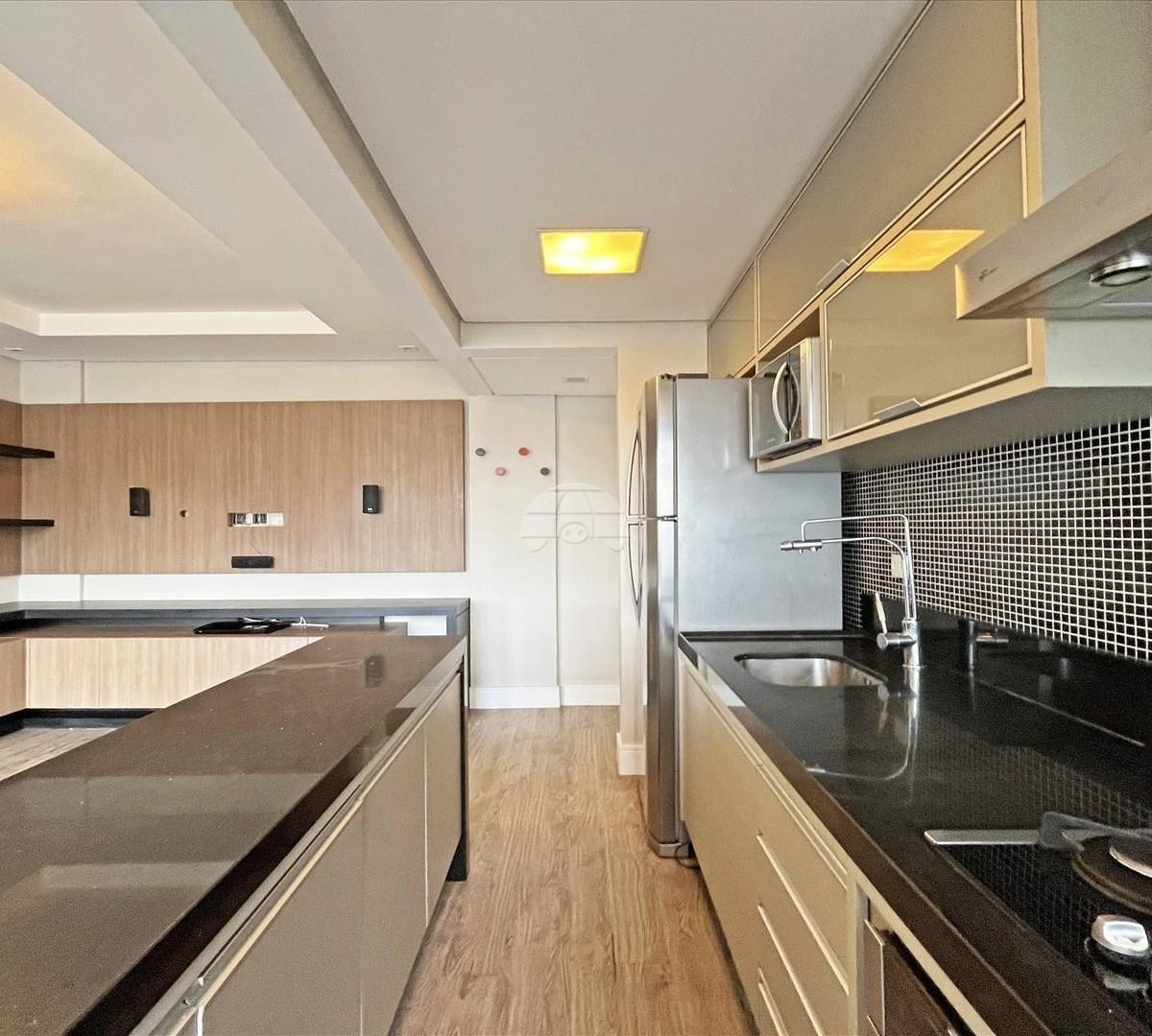 2-bedroom apartment with a washing machine in Curitiba — photo 9