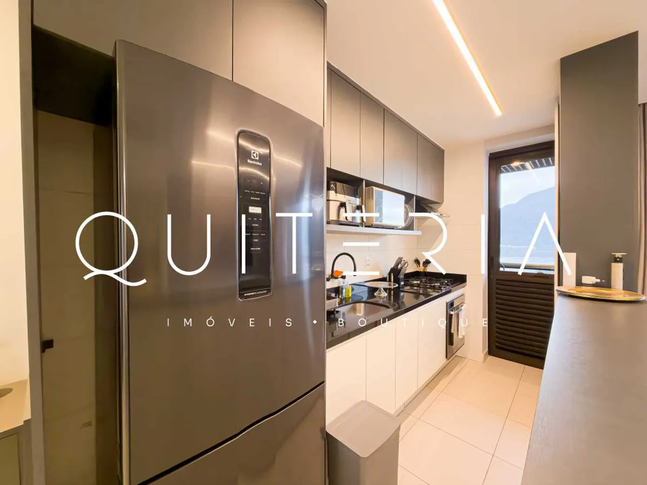 Furnished apartment with an open-plan kitchen — photo 9