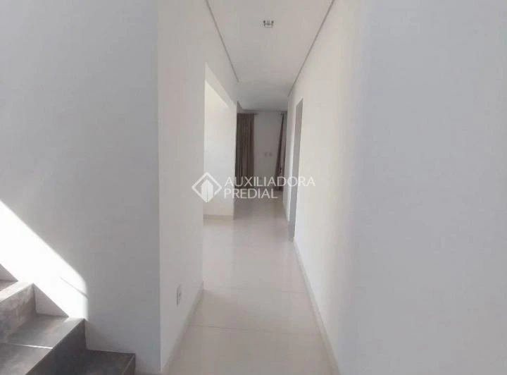 Casa com 4 quartos, 3 banheiros e 4 vagas de garagem — photo 6