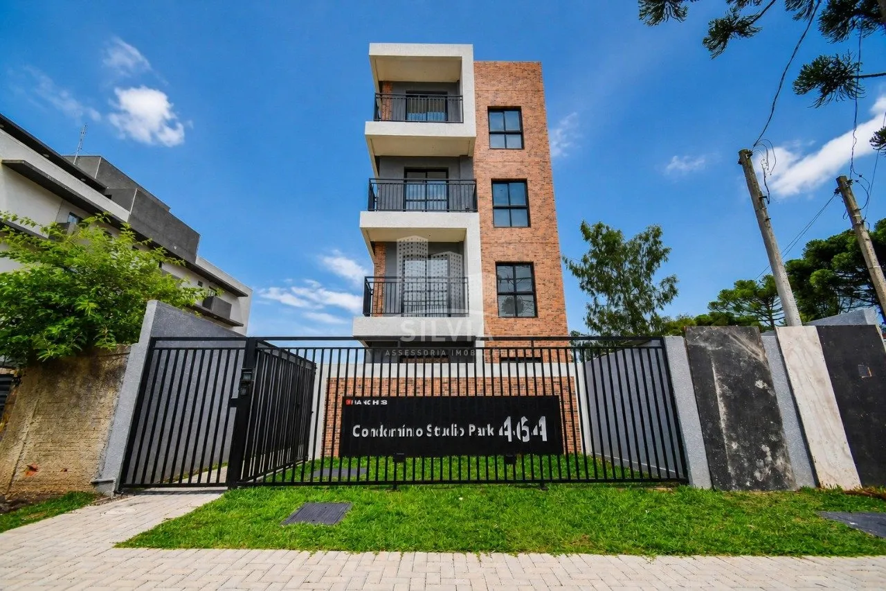 One-bedroom apartment in a building with a coworking space — photo 16