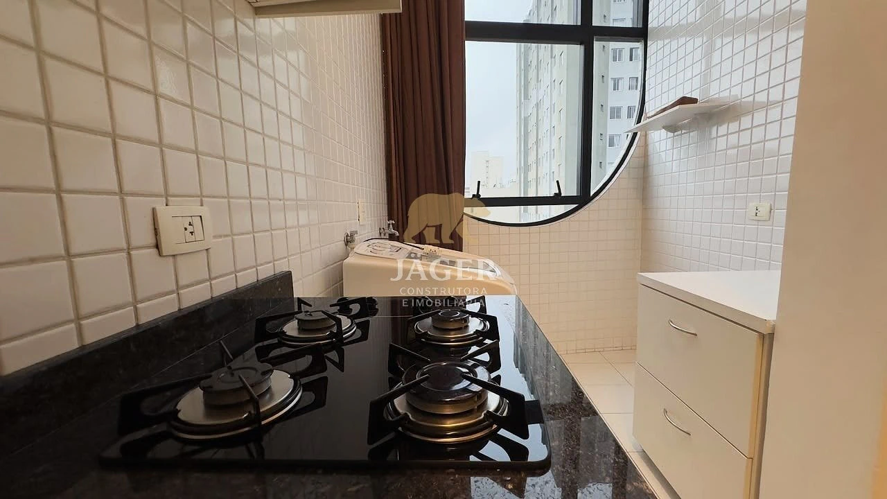 185 m² apartment with a bathtub and a glass-enclosed balcony — photo 15