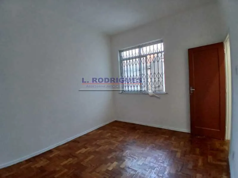 Unfurnished apartment with gas stove kitchen: 2 bedrooms, 1 bath — photo 3