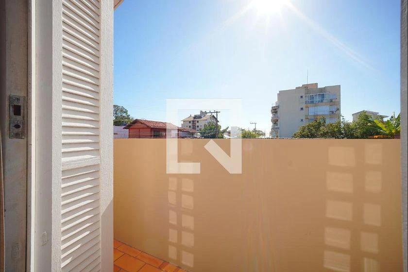 Furnished house with 4 bedrooms and 209 m², 3 bathrooms — photo 8