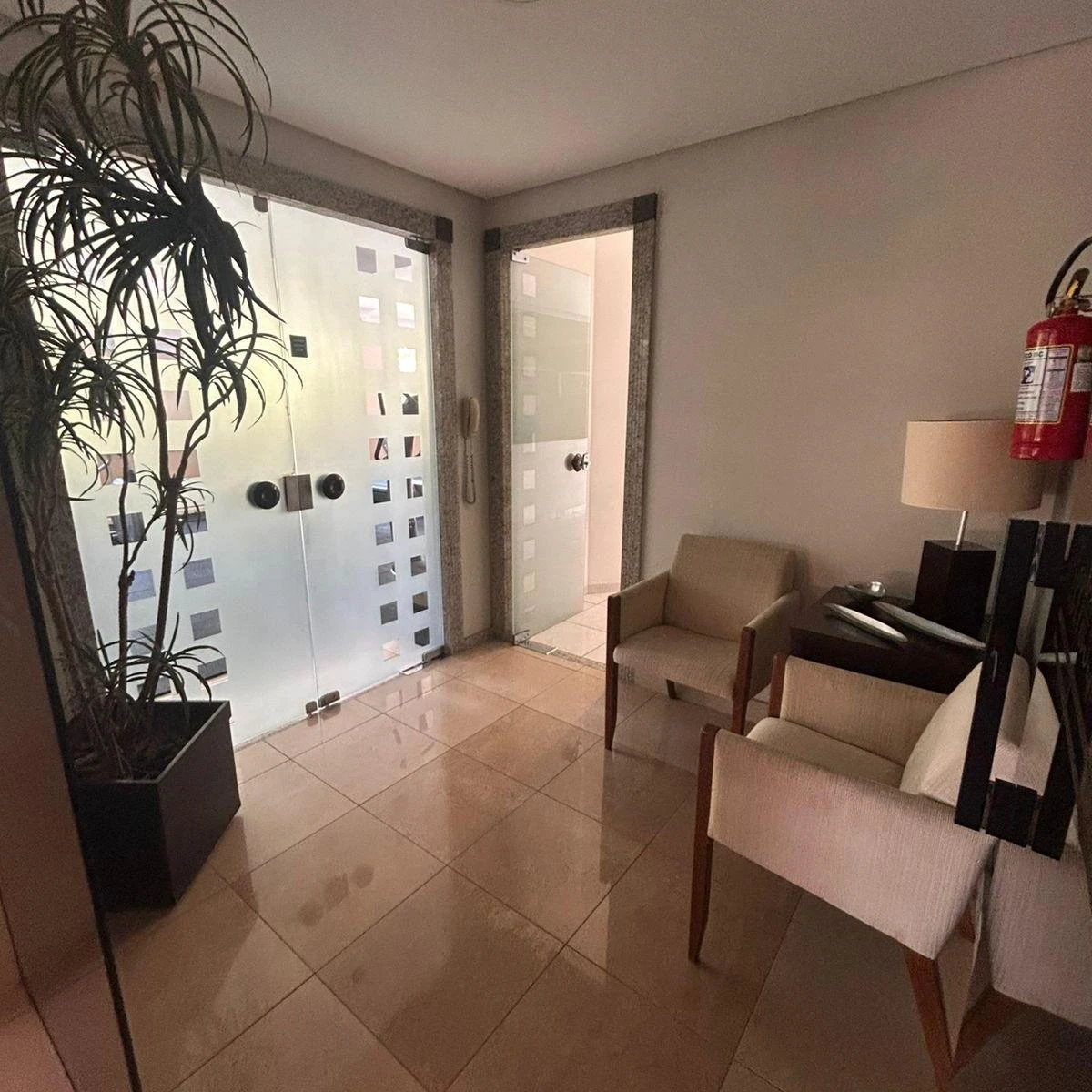 3-bedroom apartment with a home office in Curitiba — photo 28
