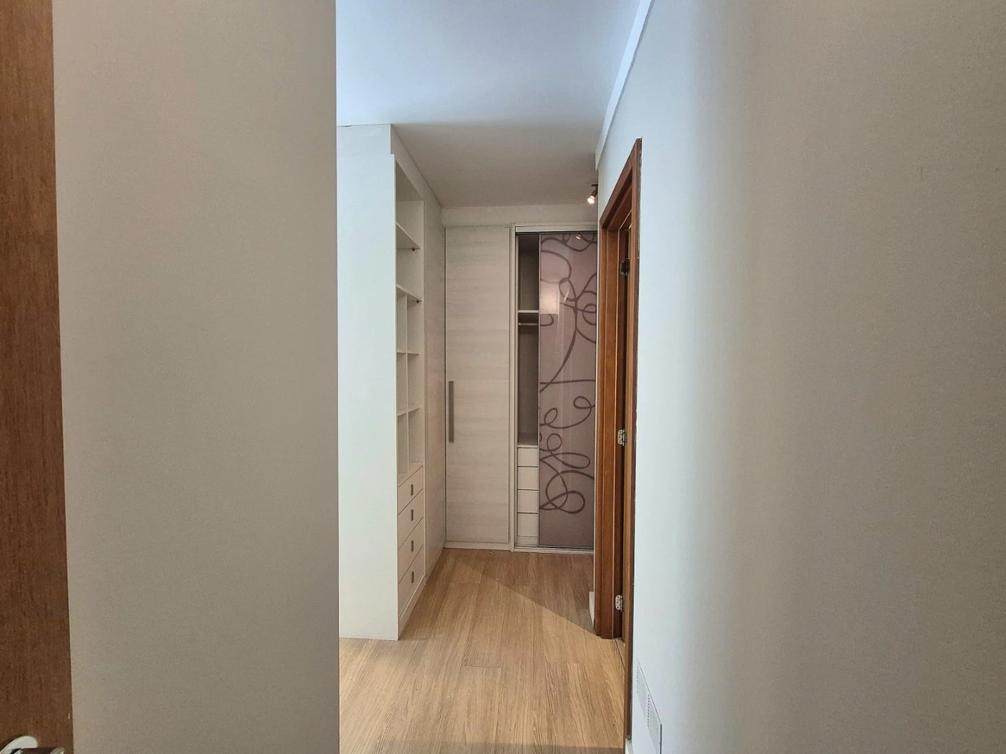 Apartment, 90 m², with wood or laminate floors — photo 13