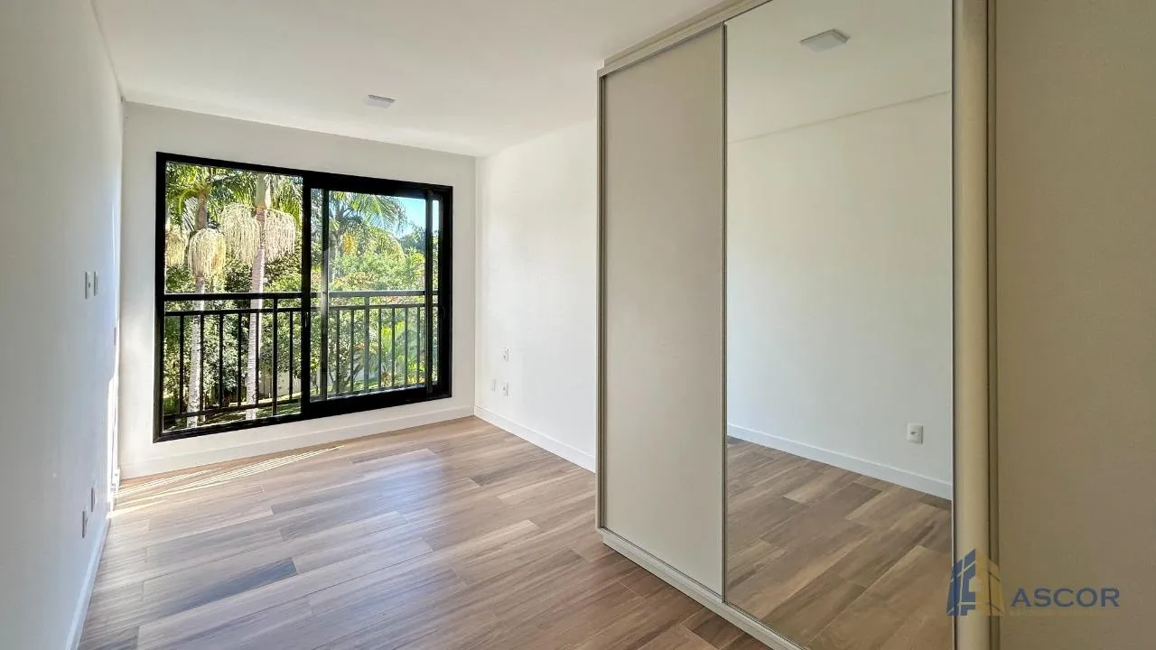 Garden in a 4-bedroom house, 250 m² — photo 31
