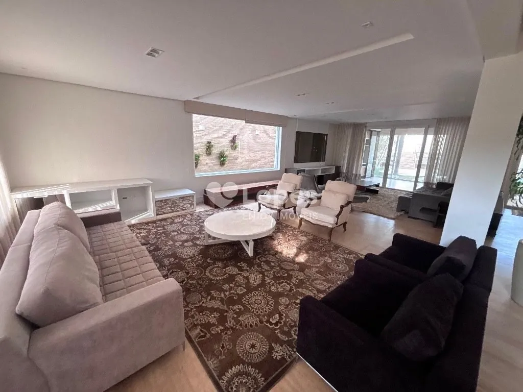 Unfurnished house with 7 bedrooms and 10 bathrooms — photo 3