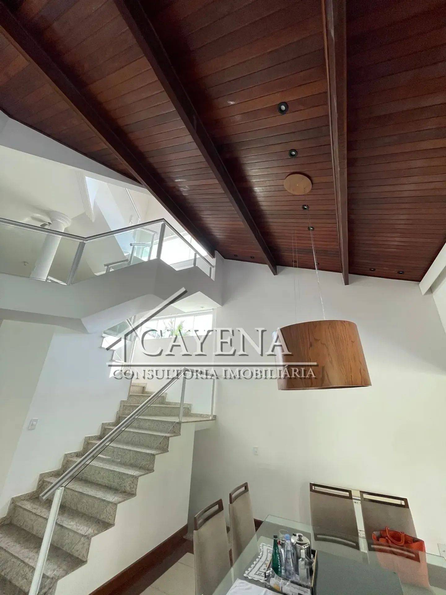 4 quartos e banheira: casa de 650 m² — photo 14