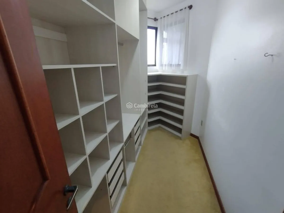 House with 4 bedrooms and 311 m² with 2 en-suites — photo 9