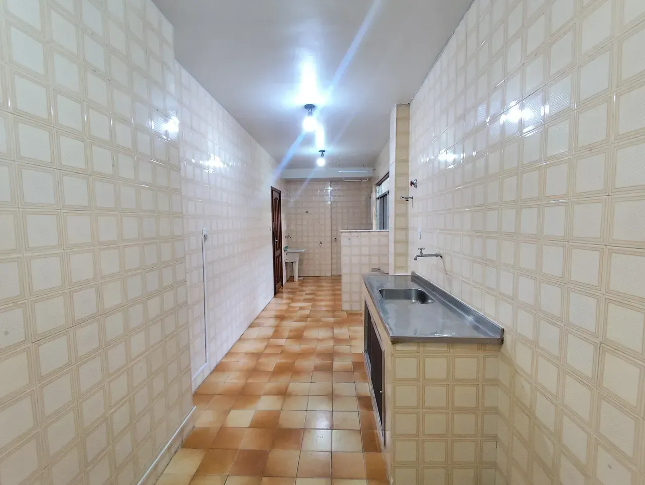 Unfurnished apartment with 2 bedrooms and a washing machine — photo 9