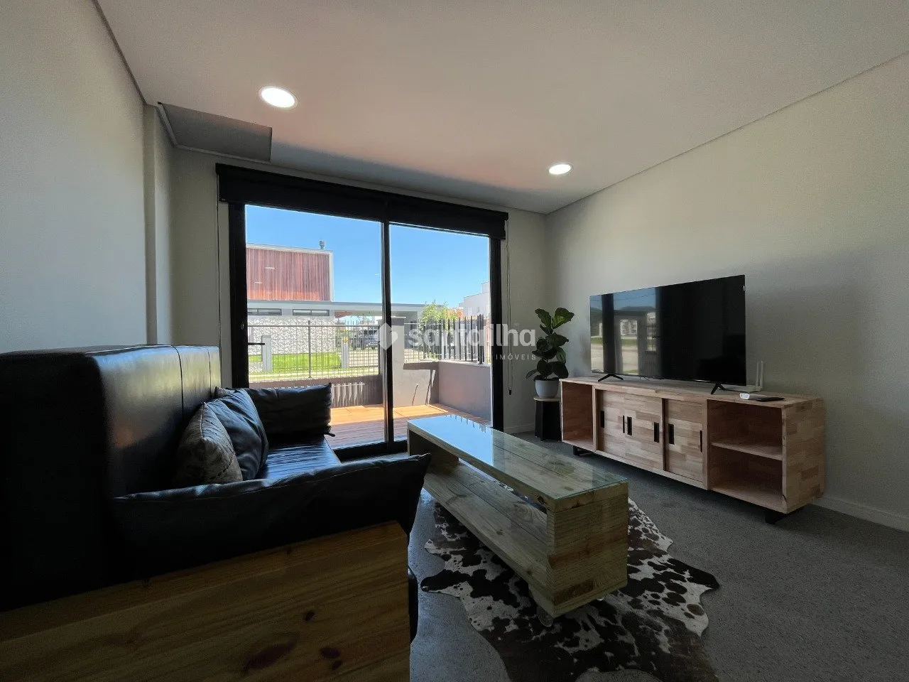 Furnished house with 3 en-suite bedrooms and private garden