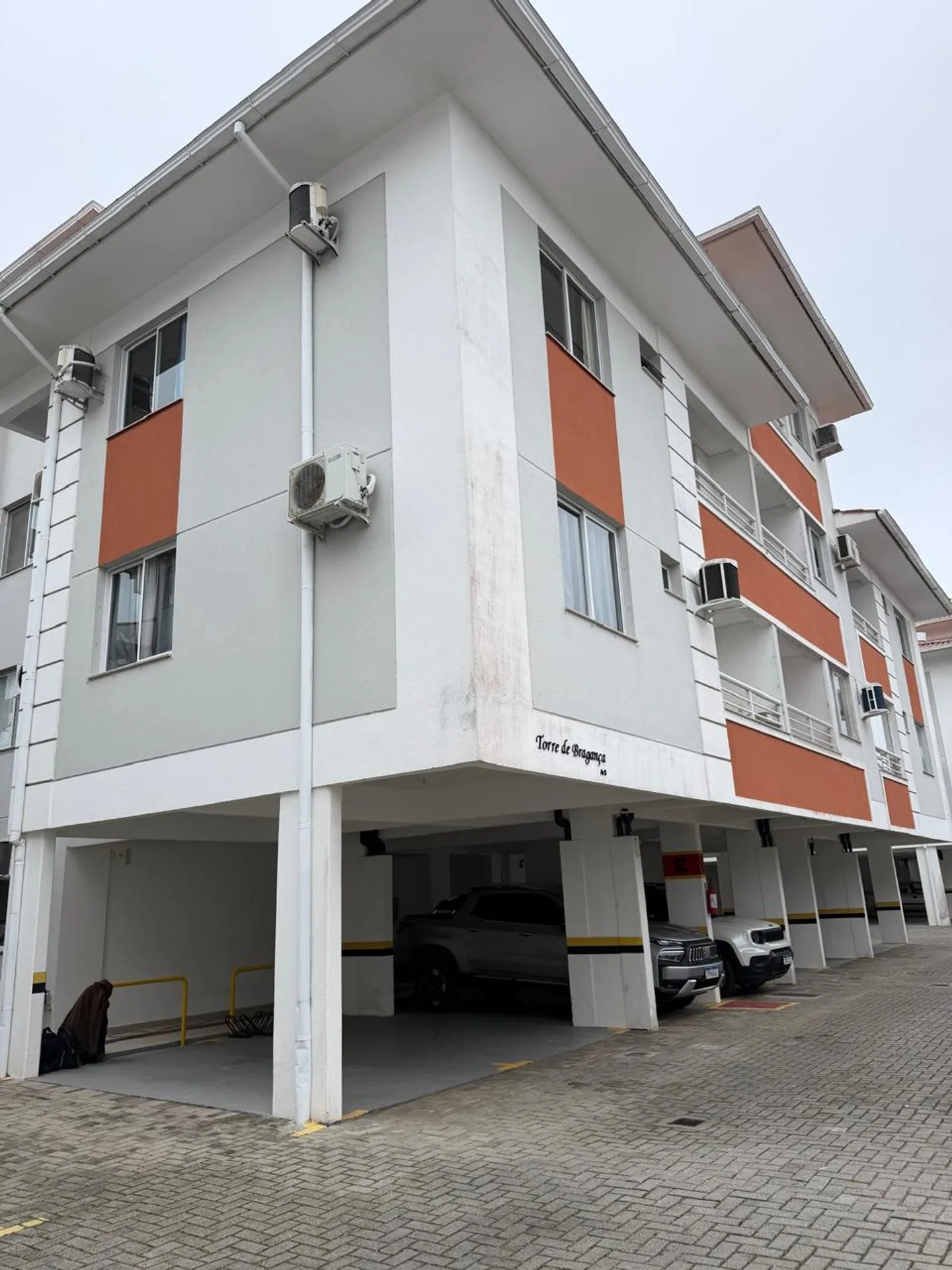 Apartamento amueblado de 2 dormitorios con parrilla en el balcón — photo 18