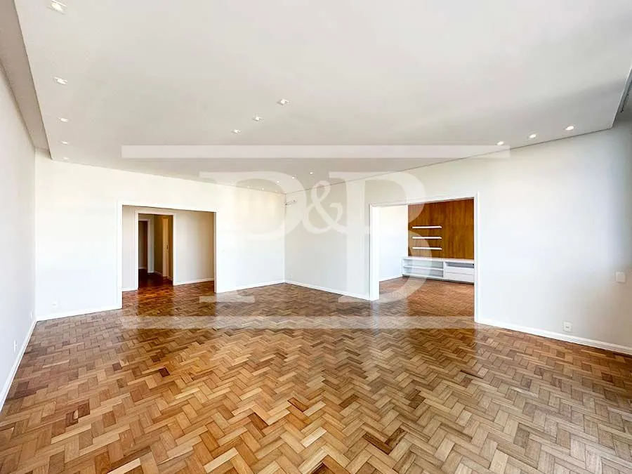 4-bedroom apartment with 270 m² and 4 bathrooms — photo 12