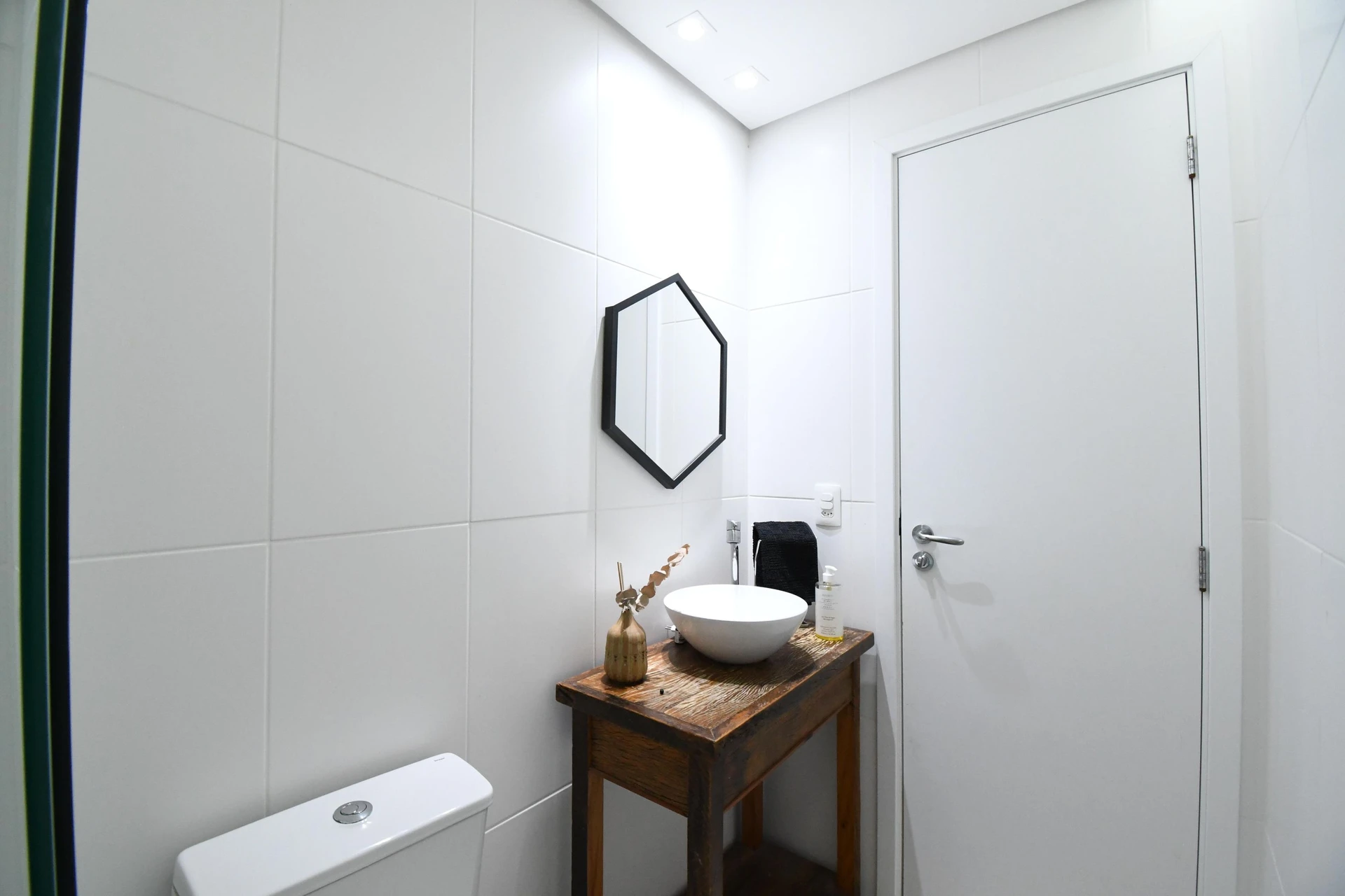 3-bedroom apartment in a building with a gym — photo 40