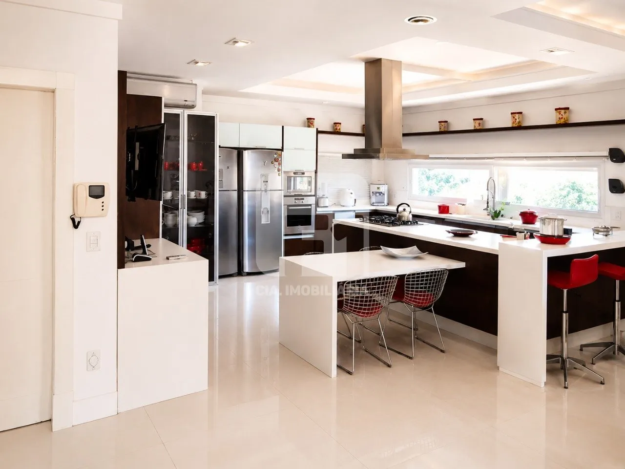 Furnished 9-suite house with open-plan kitchen — photo 8