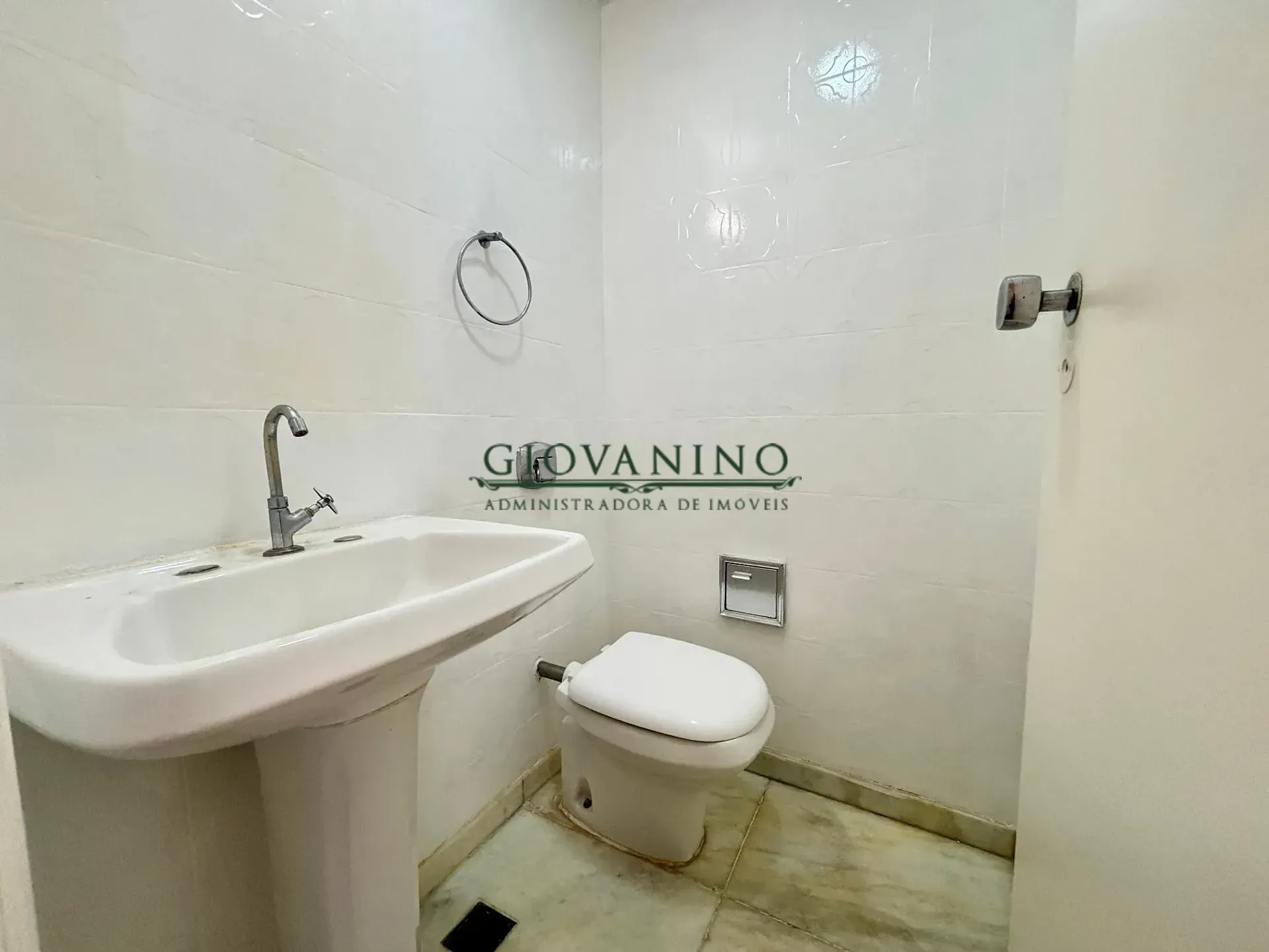 Apartamento de 4 quartos com piso de madeira ou laminado — photo 12