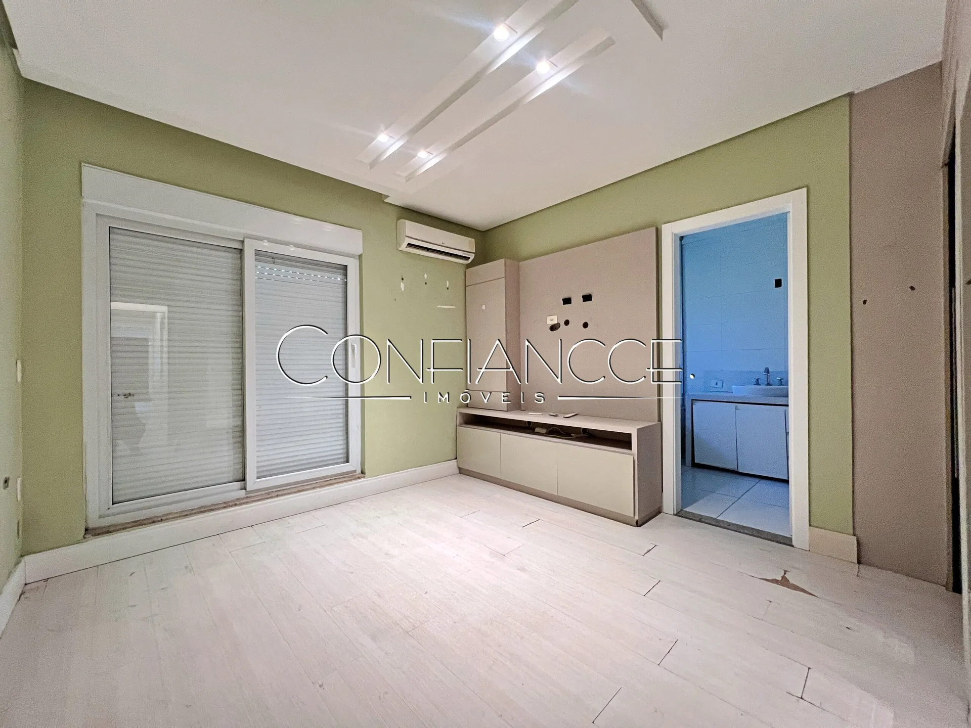 House with open-plan kitchen and 5 bedrooms and 5 baths — photo 28