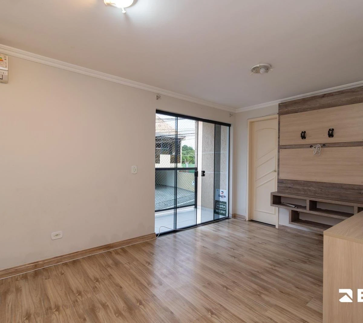 Balcony with a grill in a 3-bedroom house, 118 m² — photo 28