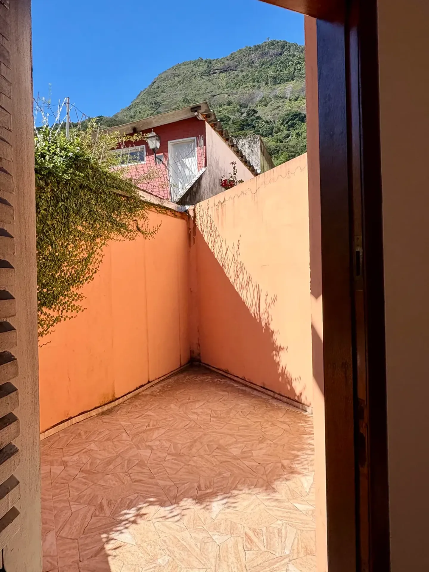 House with 3 en-suite bedrooms and 5 bathrooms
