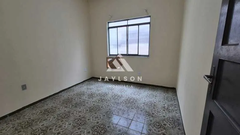 Unfurnished 1-bedroom apartment with a closed kitchen — photo 9