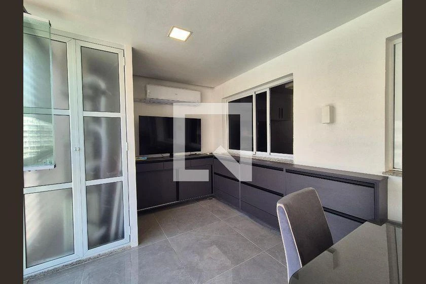 2-bedroom apartment in a building with a gym — photo 38