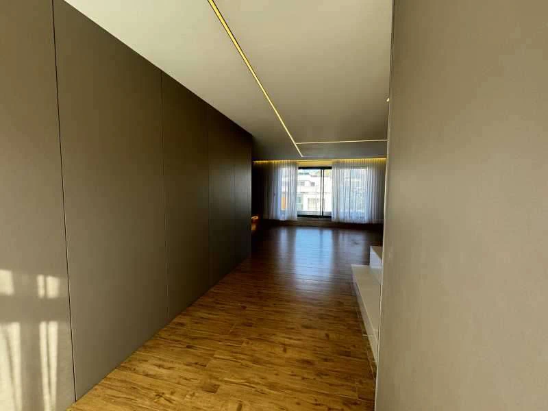 540 m² house with 5 en-suite bedrooms and open-plan kitchen — photo 10
