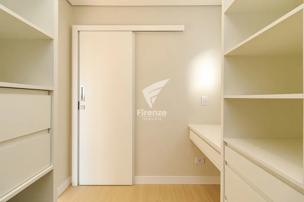 Furnished house with 4 bedrooms and 320 m² — photo 10