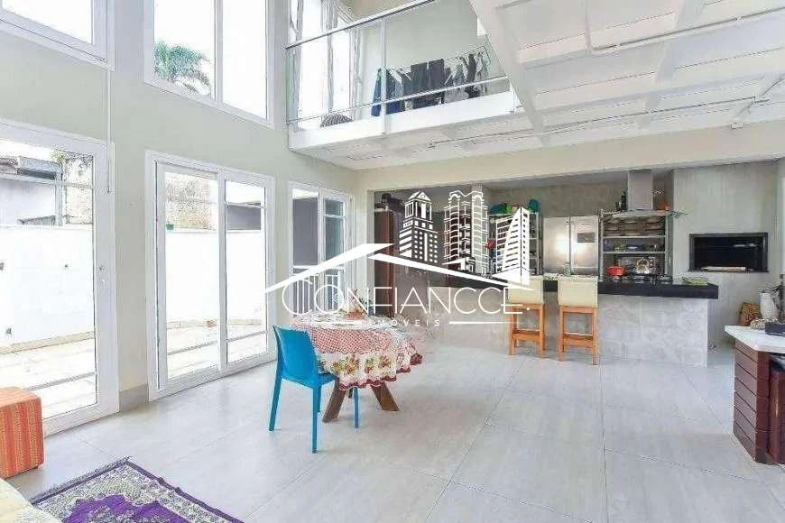 House with balcony and 3 bedrooms, 446 m²
