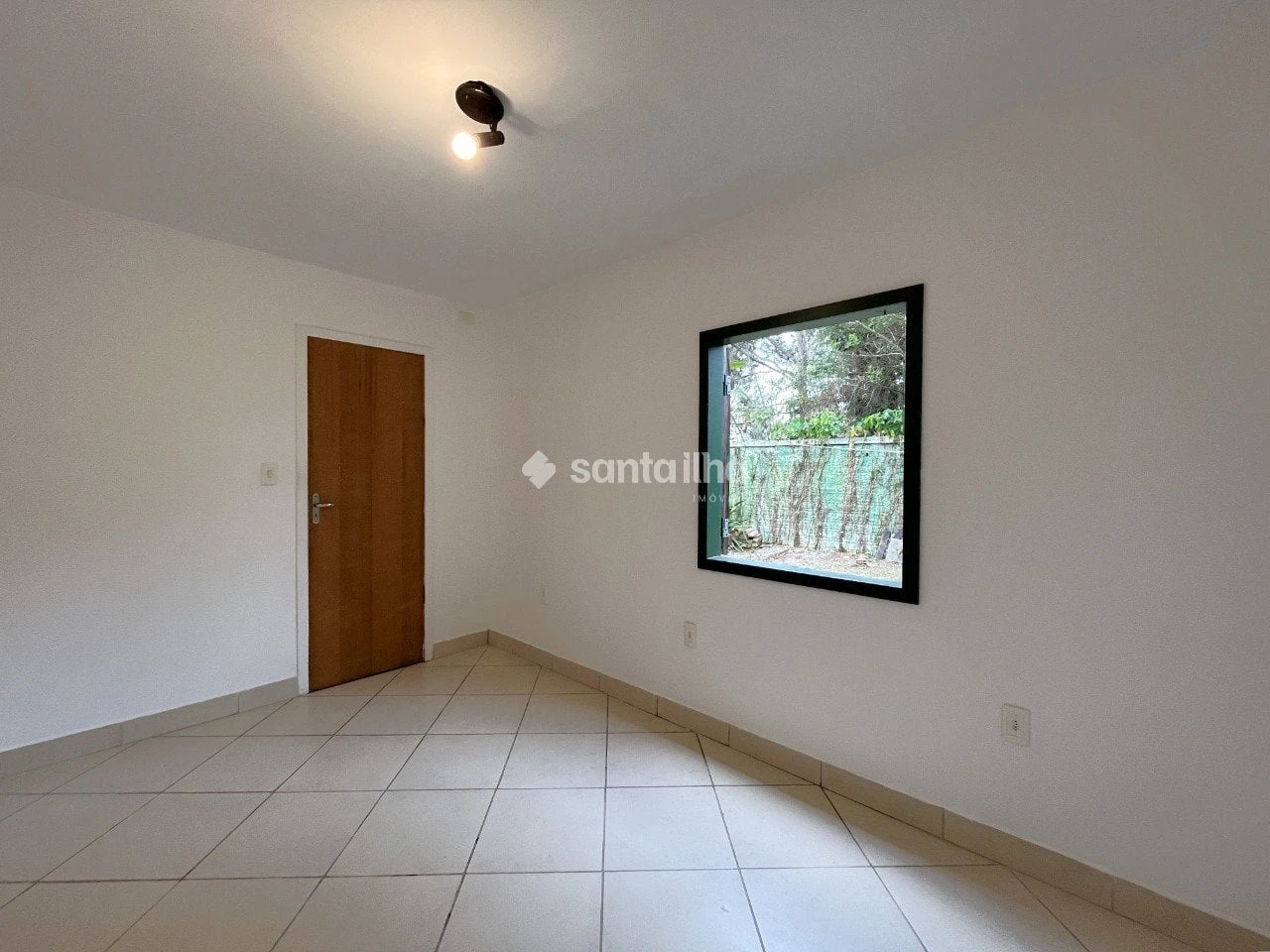 3-bedroom house with a bathtub — photo 12