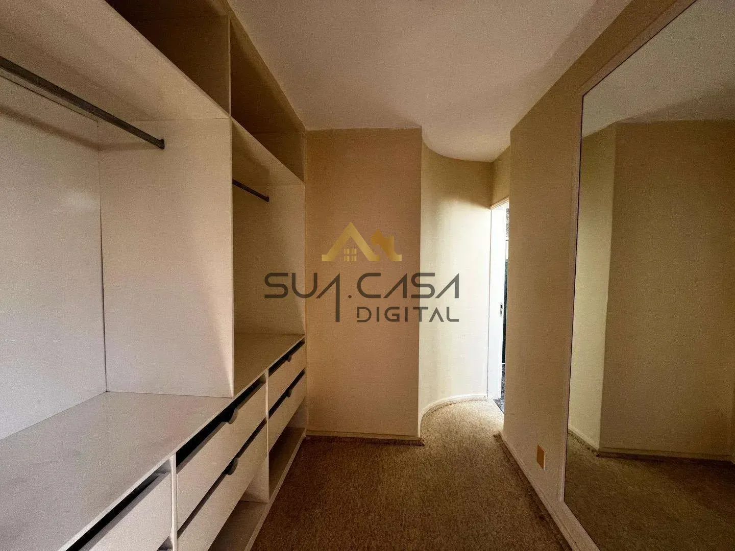 House with 5 bedrooms, 5 bathrooms and built-in wardrobes — photo 29