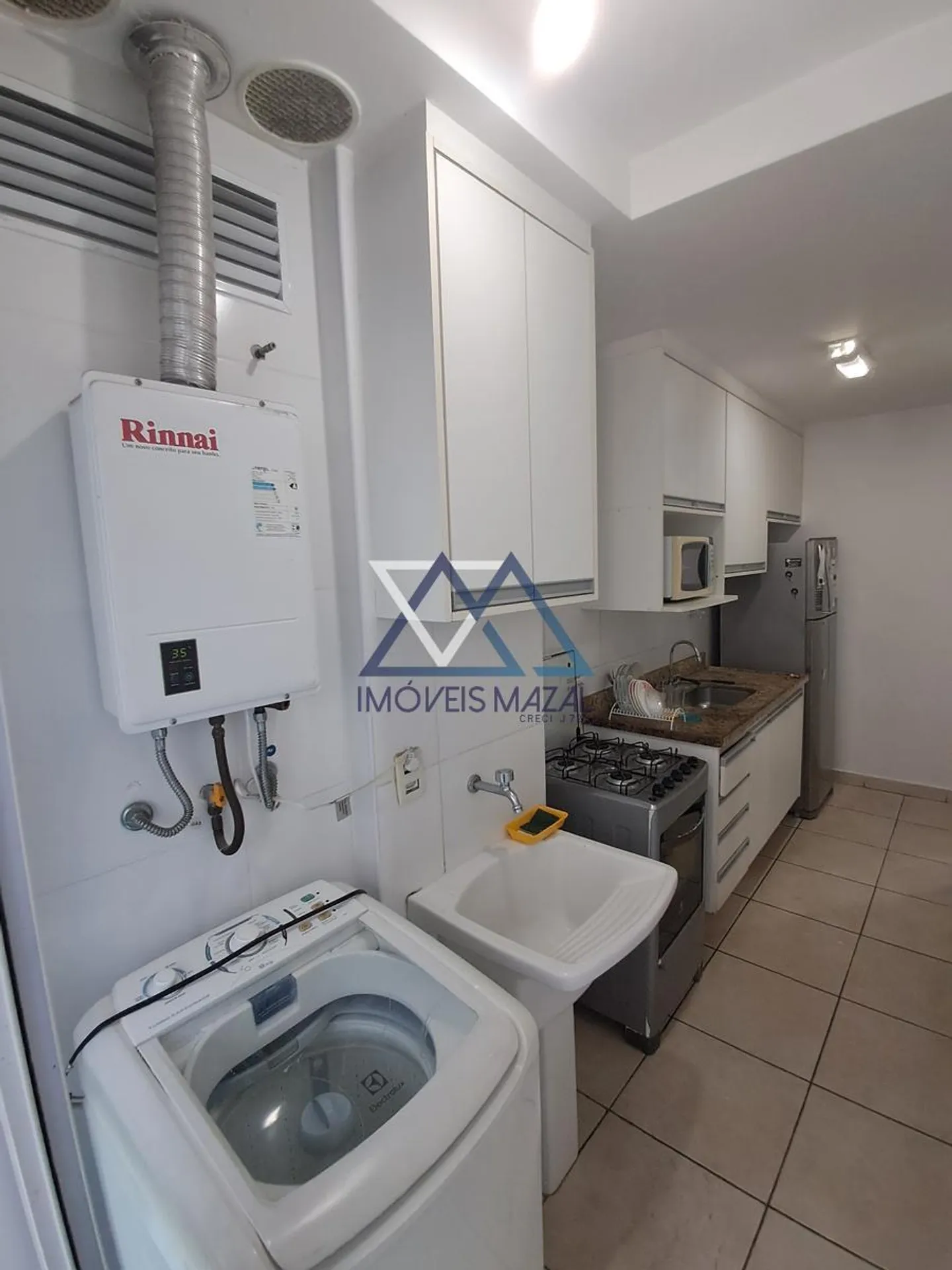 Квартира 70 м² с застеклённым балконом и камином — photo 16