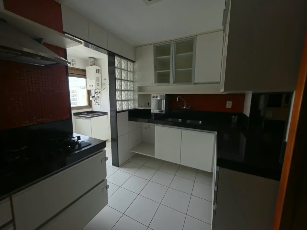 240 m² apartment with a bathtub and a grill on the balcony — photo 2