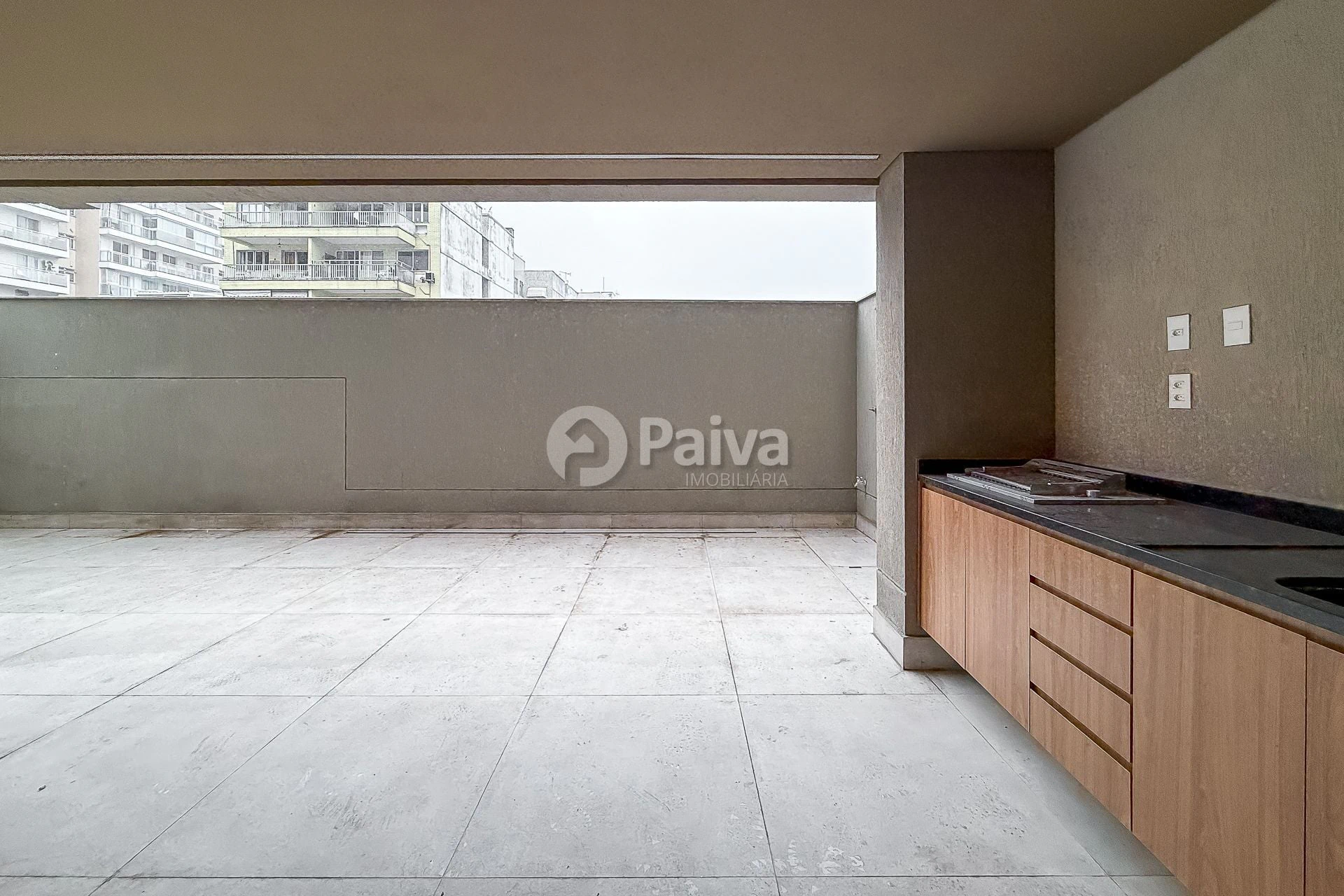 3-bedroom apartment with a grill on the balcony — photo 4