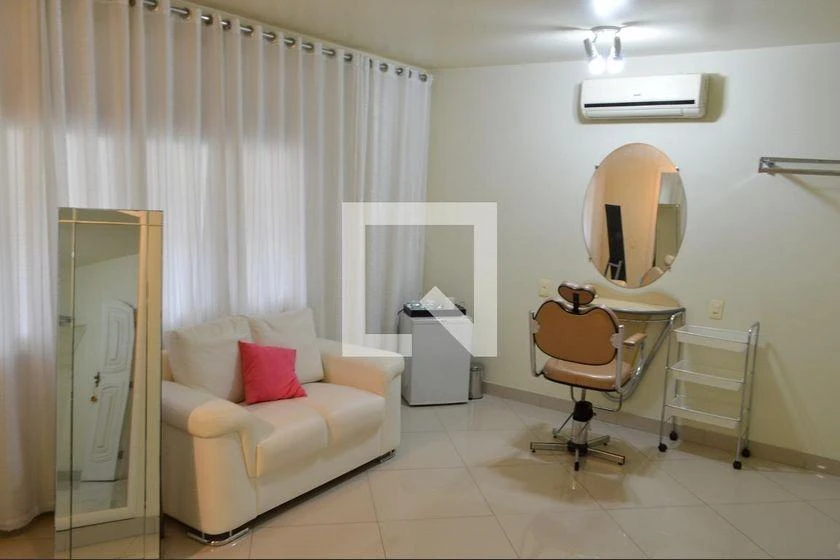 House with 5 bedrooms, balcony and 650 m² — photo 35
