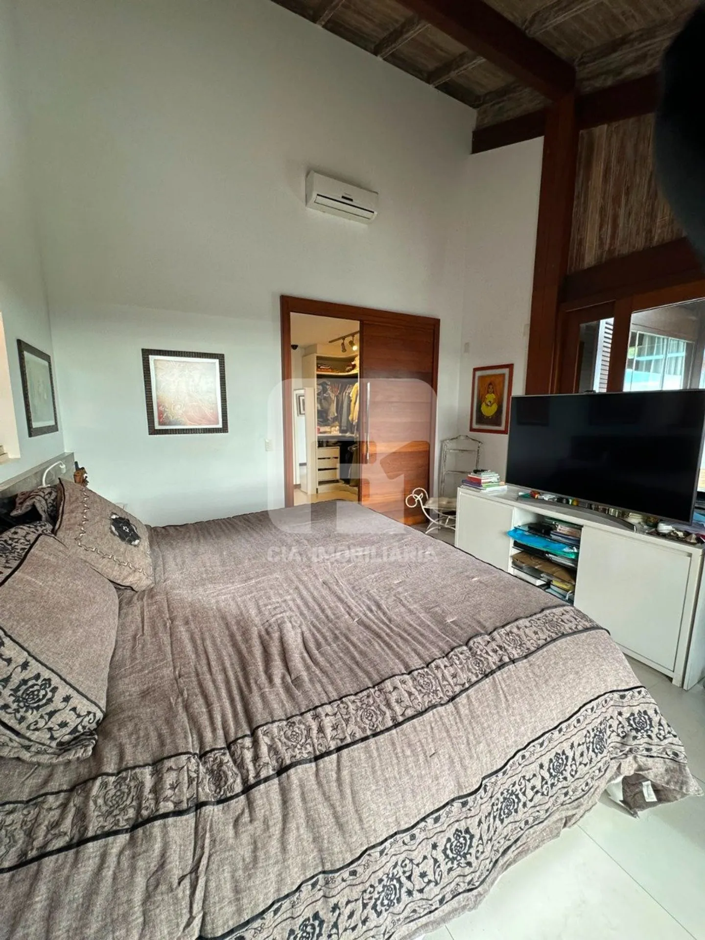 Furnished house with 6 bedrooms and 650 m² total — photo 8