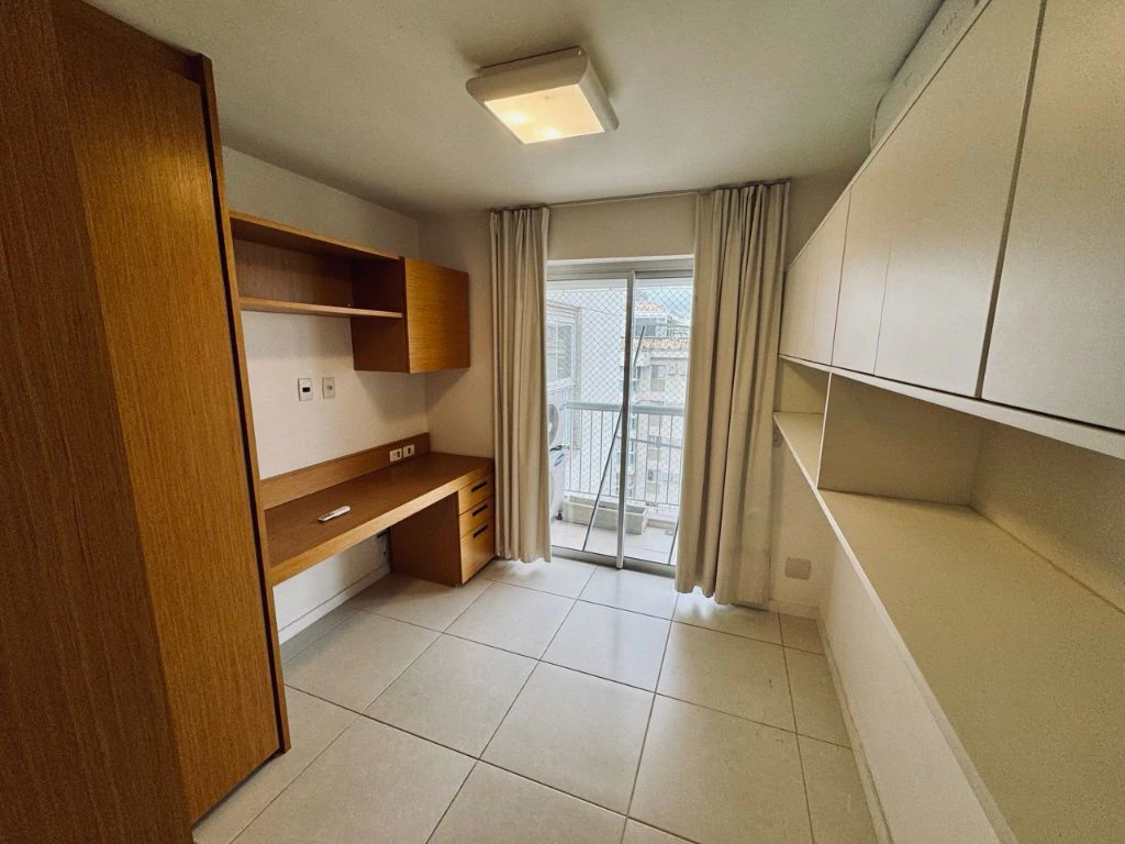 Furnished 3-bedroom apartment with an outdoor pool — photo 28