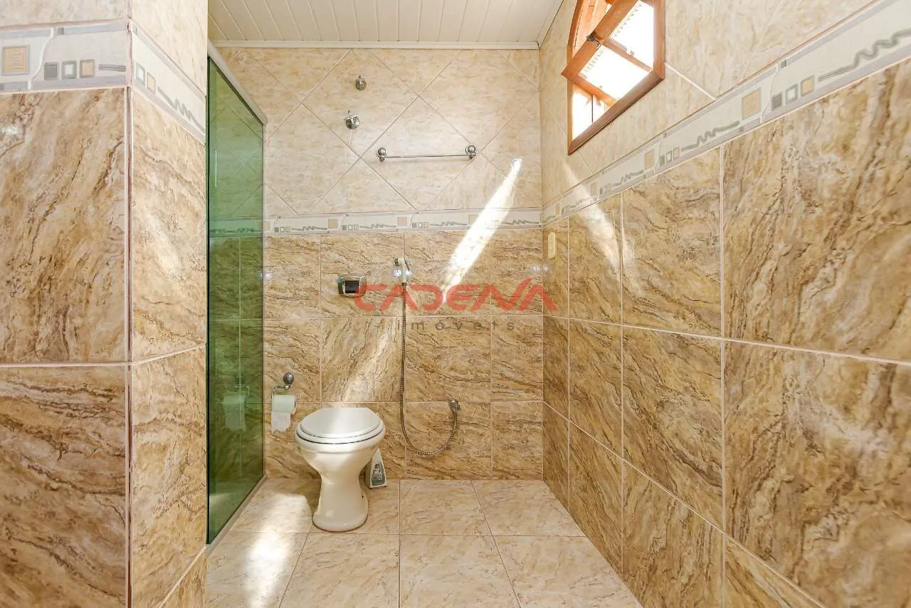House with 5 bedrooms, 3 en-suites and 660 m² with 6 spaces — photo 14