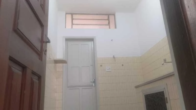 Квартира з 2 спальнями та дерев'яною підлогою або ламінатом — photo 15