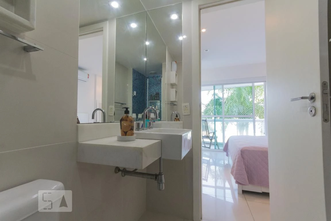 Furnished apartment with 2 en-suites and a balcony — photo 42
