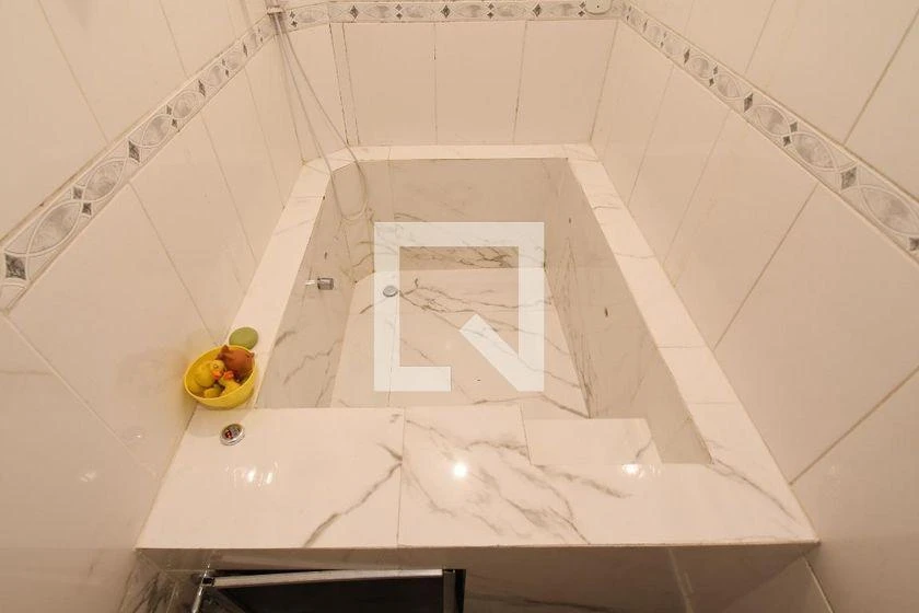 3-bedroom apartment with a bathtub in Curitiba — photo 20