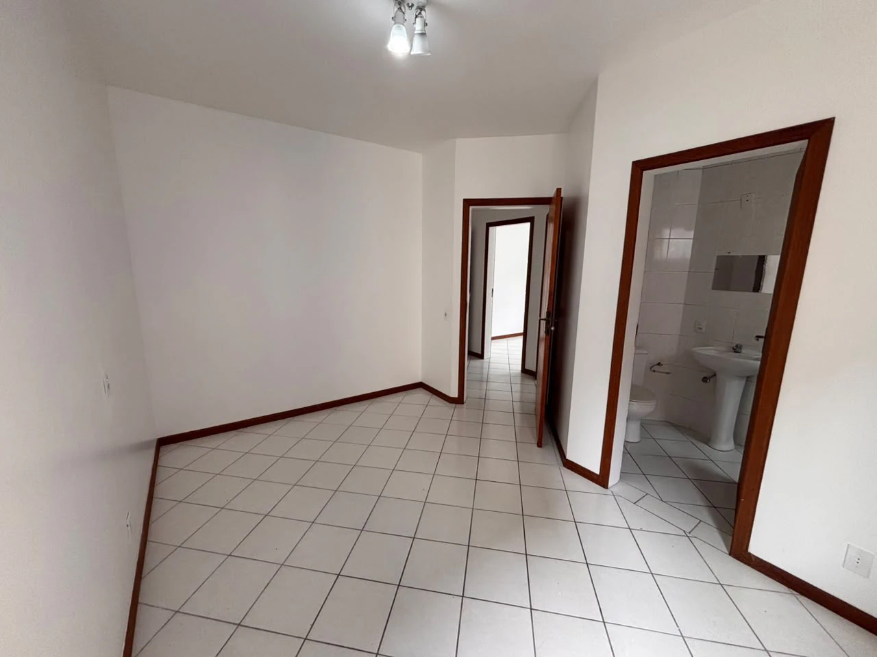 3-bedroom apartment, 1 with its own bathroom, 85 m² — photo 21