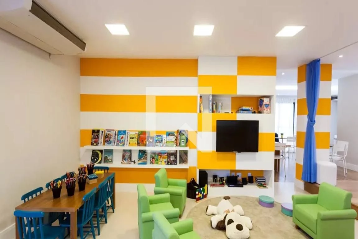 Apartamento de 89 m² com janelas do piso ao teto e closet — photo 90