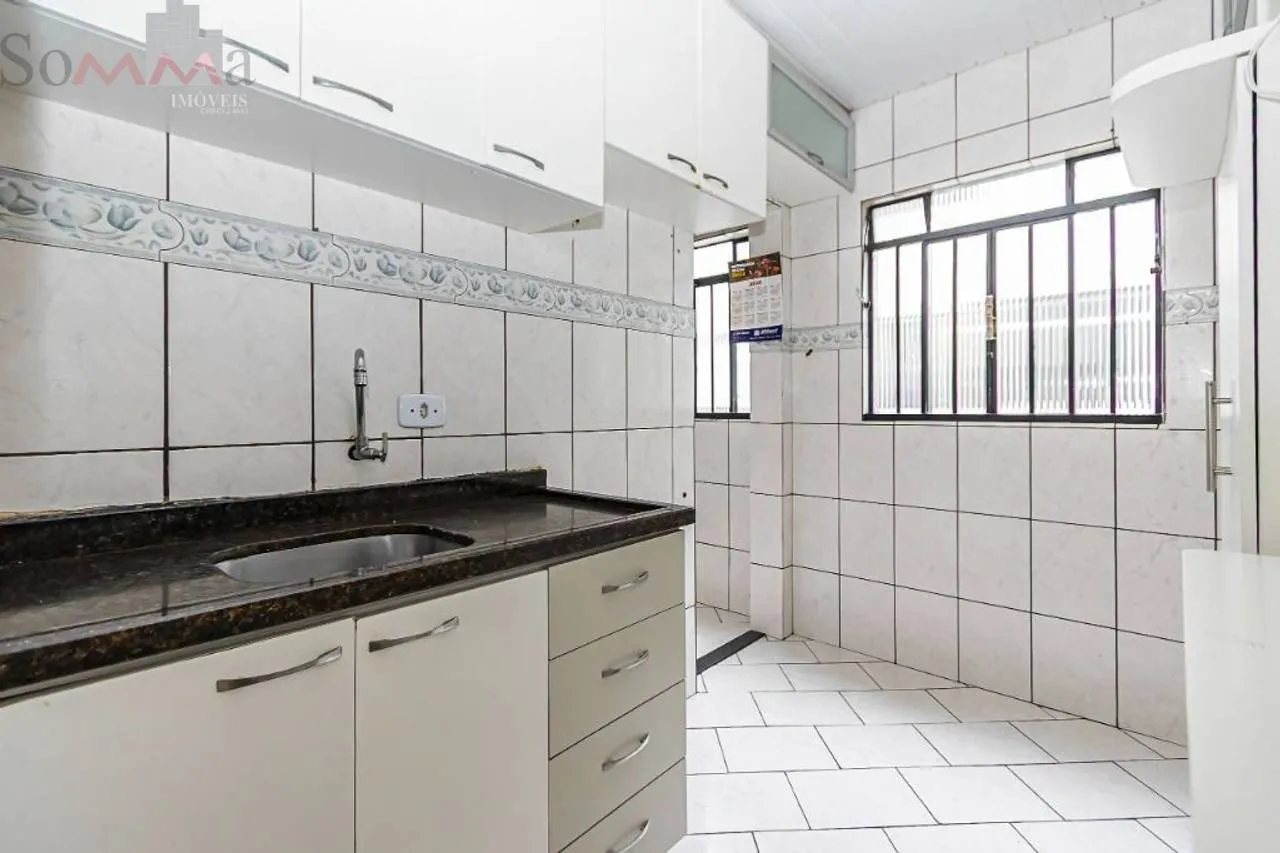 2-bedroom apartment with wood or laminate floors — photo 7
