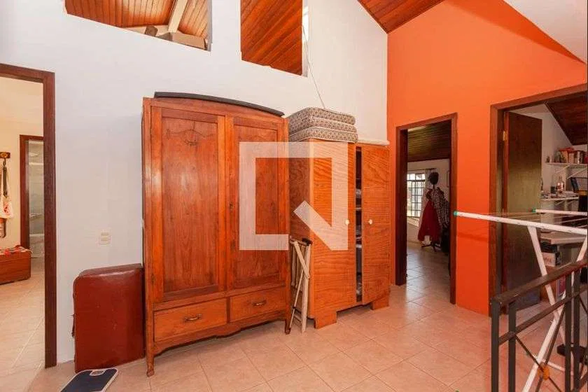 House with 5 bedrooms and a private garden — photo 20