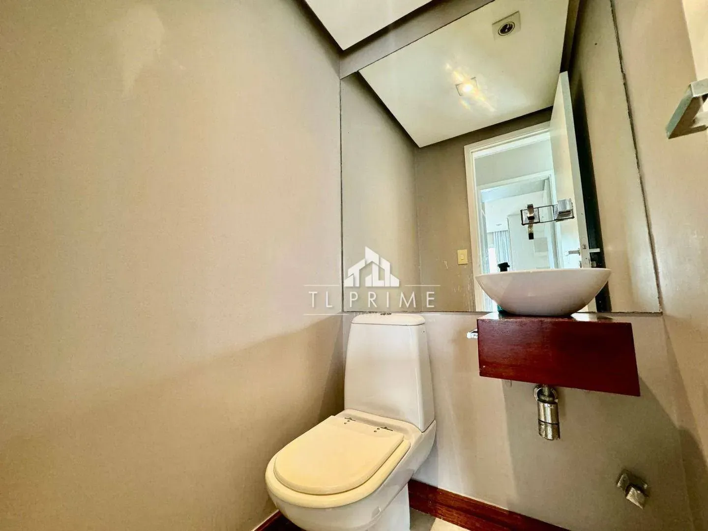Furnished apartment, 98 m², with a water view — photo 19