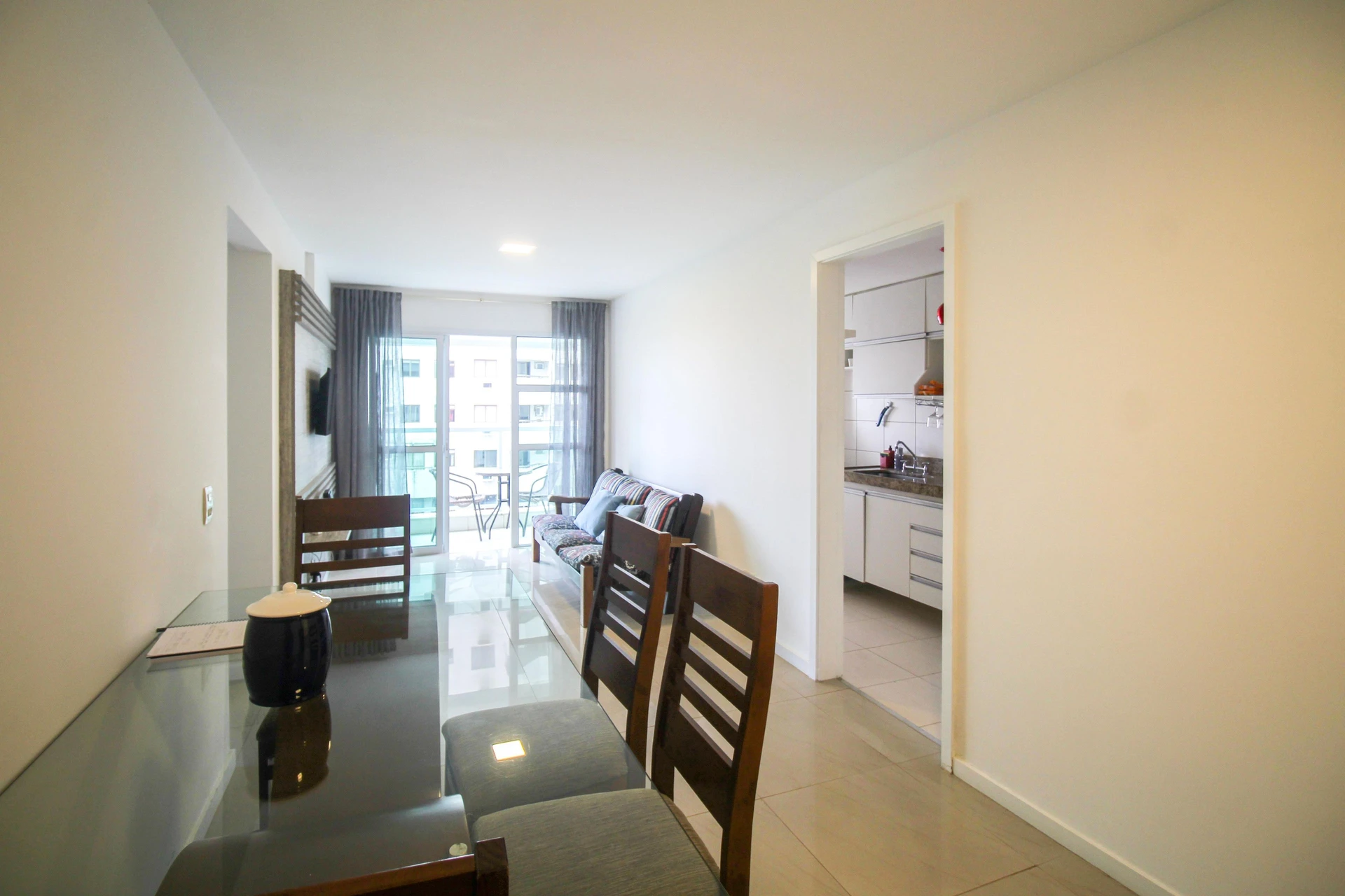 Apartamento mobiliado com 2 quartos e varanda envidraçada — photo 36