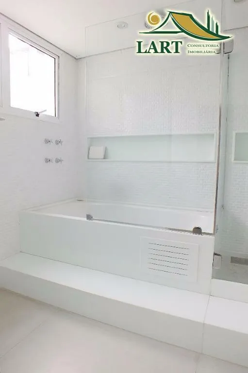 3-bedroom apartment in a building with a pool — photo 4