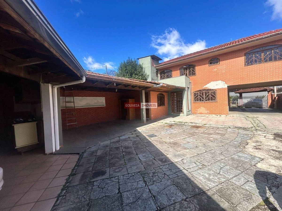 235 m² house with an en-suite and 3 parking spots — photo 12
